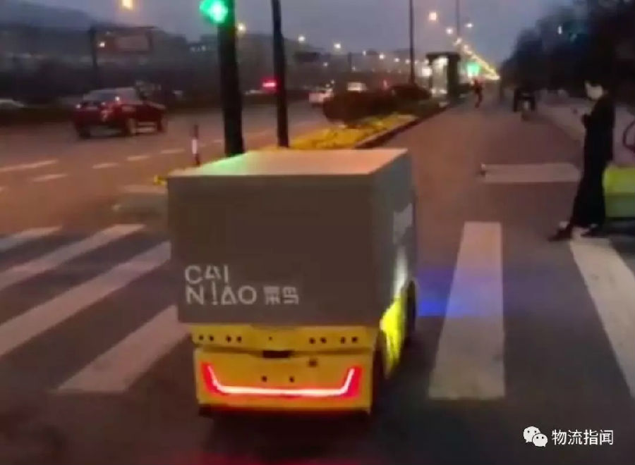 視頻曝光：菜鳥無人車開放道路測試，帶貨箱沒有駕駛室，未來或有更大計劃