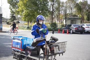 2億元補貼快遞員，200余城不打烊照常送