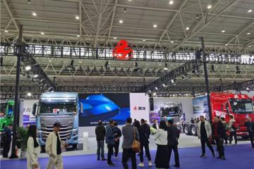 智領未來，東風柳汽乘龍8大車型震撼登場武漢商用車展