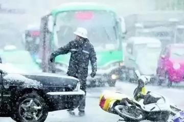 河南一場暴雪，25萬新能源車主“若有所思”，取代燃油車成為鬧劇