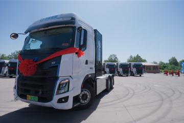 大批量交付氫能源牽引車，榮程攜手乘龍開啟綠色發展新篇