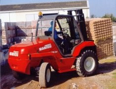 廣州天力: 法國曼尼通MC 30內燃平衡重叉車 