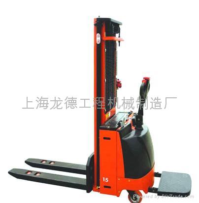 1噸--1.5噸全電動(dòng)堆高車