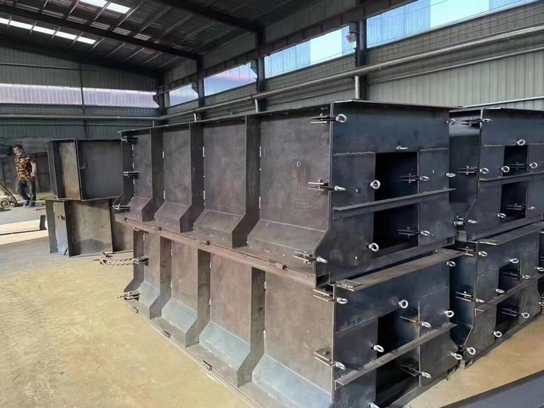 排水溝模具排水溝鋼模具外形酷似U型{圖}